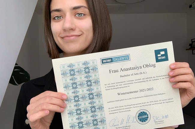 Anastasiya Oblog mit WiWi-Zertifikat - sie wird in das Hochbegabtenprogramm aufgenommen