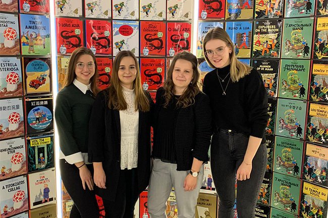 Studentinnen auf der ersten Marketing Week in Brüssel