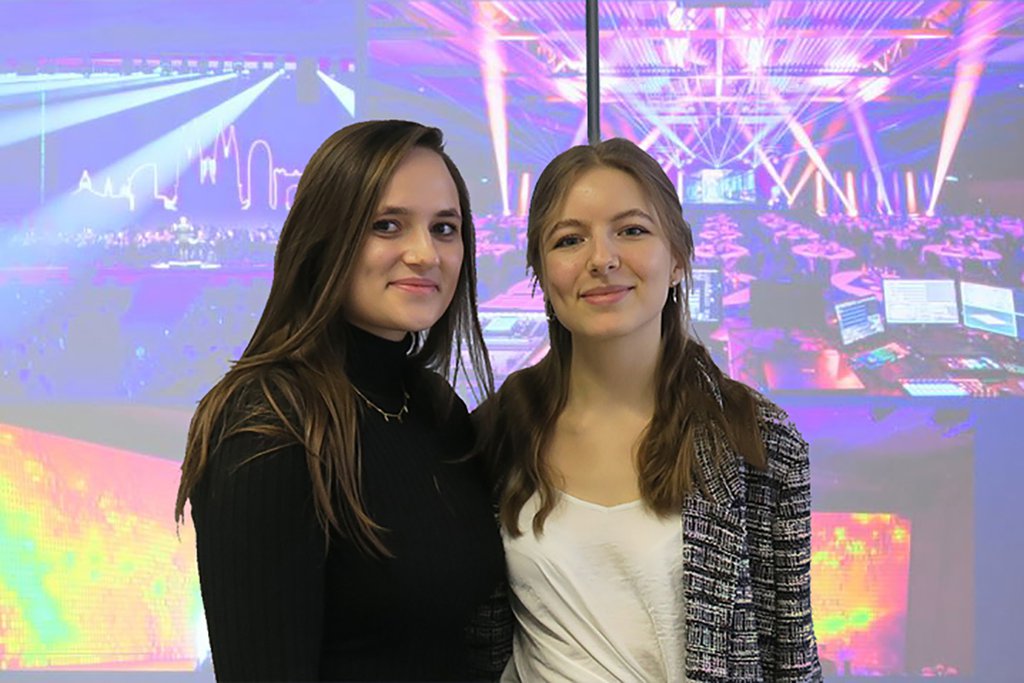 Kerstin Schurischuster und Selina Schnitzer gewinnen mit ihrem Veranstaltungskonzept für die “IAB WebAD”-Award Show und -Afterparty NEU