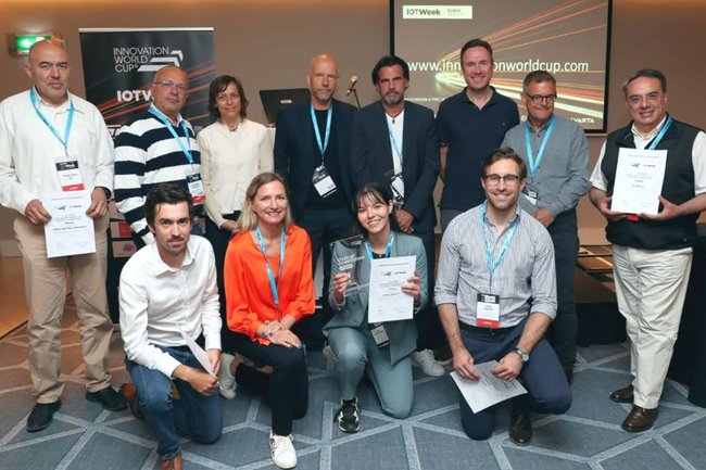 Laura Kaltenbrunner (Mitte) und Team gewinnt die StartUp-Competition in Dublin