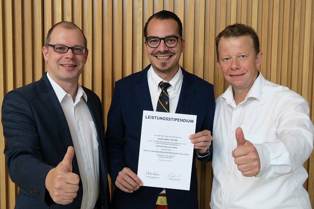 Studiengangsleiter Harald Wimmer, Jürgen Resch und FH-Dozent Max Eiselsberg