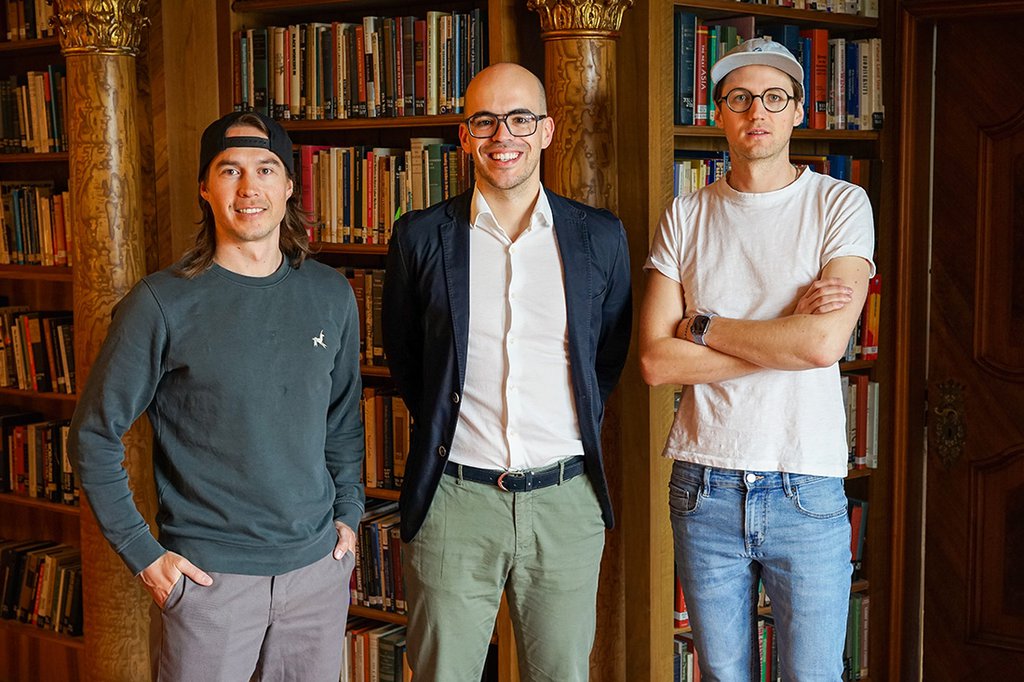 vlnr. Fabian Bergner, Alex Willim und Tobias Zehentner rufen das "LUX FUX und Alexander Willim-Stipendium" ins Leben