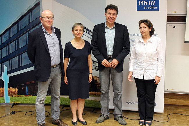 Copyright: FH St. Pölten / Christina Lafite (v.l.n.r.): Medien.Lounge-Initiator Ewald Volk, Monika Vyslouzil (Leiterin FH-Kollegium der FH St. Pölten), Frans Jennekens und Brita Kettner (stellvertretende Studiengangsleiterin Media Management)