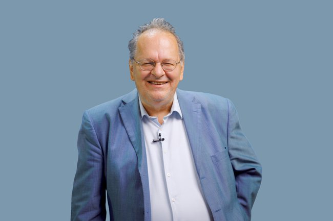 Lektor Klaus Vögl, Experte im Veranstaltungsrecht aktualisiert die Auflage von "Das Wiener Veranstaltungsgesetz"
