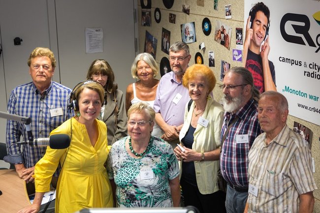 LRin Teschl-Hofmeister begleitet SeniorInnen zum Radio-Workshop