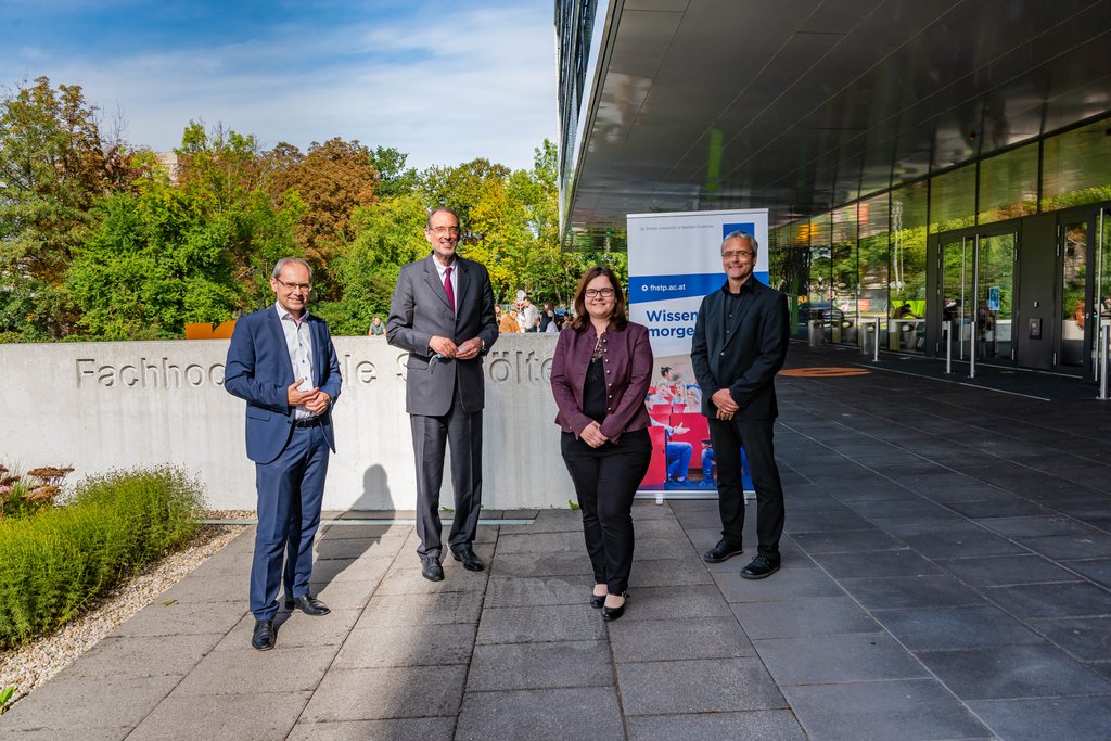 Gernot Kohl (Geschäftsführer FH St. Pölten), Heinz Faßmann (Bundesminister), Gabriele Permoser (Fachverantwortliche Hochschulinnovation) Hannes Raffaseder (Mitglied der Geschäftsführung)