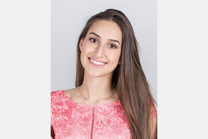 Amina Bugala ist Absolventin des Bachelor-Studiengangs Management & Digital Business.