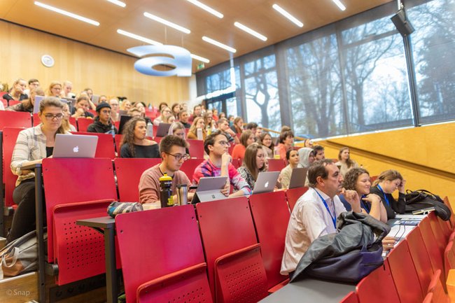 Studierende-an-der-FH-St.-Poelten-bei-der-International-Week.jpg