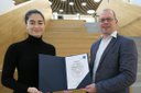 Burliyat Zavrumova – 1. Absolventin mit Dual Degree