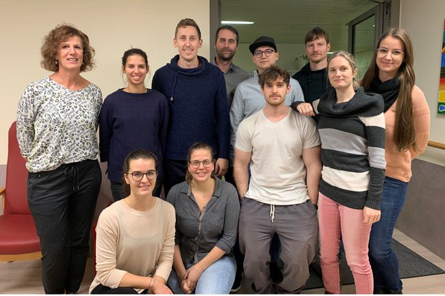 Studierende des 5. Semesters mit Ramona Rosenthal, Leiterin des MS Tageszentrums