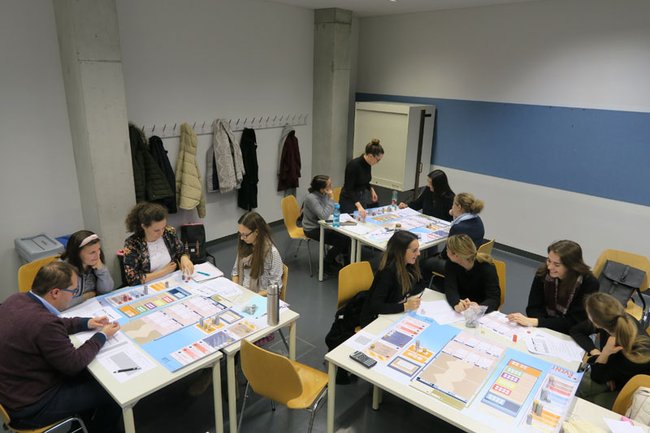 Studiernede-der-FH-St.-Poelten-beim-Tutorial-Planspiel.jpg