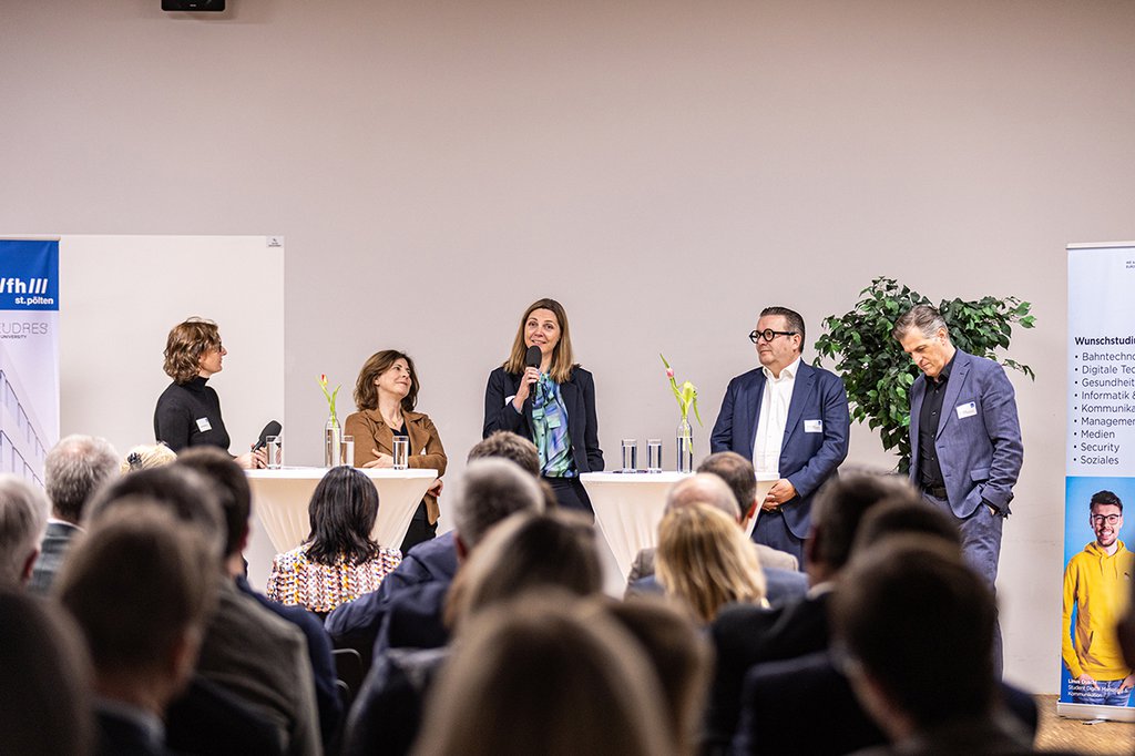 Moderatorin Sandra Stromberger, Doris Agneter (tecnet), Regina Aichner (Industriellenvereinigung), Clemens Foisner (Horus Unternehmensberatung) und Thomas Welser (Welser Profile)