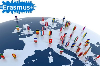 Copyright: www.cultureinexternalrelations.eu Marketing-Studentin bei internationaler Vorlesung