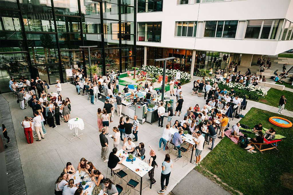 Medien-Alumnifest unter Palmen