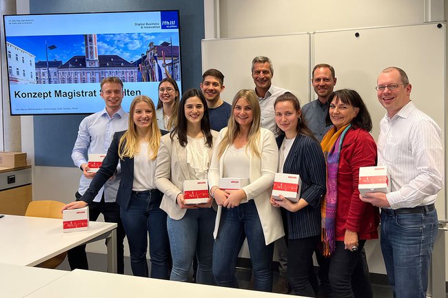 Foto von links nach rechts:  Patrick Seidl, Sarah Schwarzinger, Claudia Mühlberghuber, Jana Walch, Gregor Sobotka, Sandra Maurer, Michael Putzenlechner, Gregor Schramm, Magdalena Göls, Sabine Fichtinger, Harald Wimmer