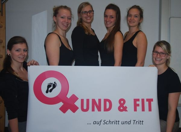 Projektgruppe „Xund und Fit“… auf Schritt und Tritt v.l.n.r.: Theresa Kram Lisa Lambrecht, Sarah Huber, Sonja Leutgeb, Victoria Kriegleder, Kerstin Jetschko