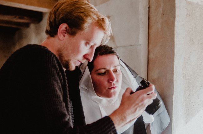 Christoph Holzinger mit Karoline Lenek als Hildegard von Bingen