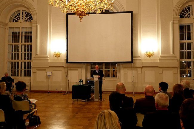 Studierende dokumentierten den Festakt zu Ehren von Udo Jesionek.