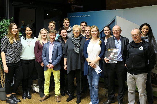 Das Sumo-Team und die Podiumsgäste freuten sich über eine gelungene Release-Veranstaltung.